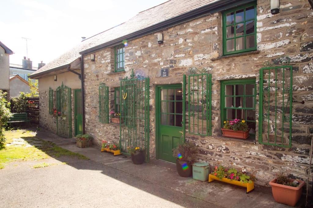 Yr Hen Efail - Old Smithy Villa Tregaron Buitenkant foto