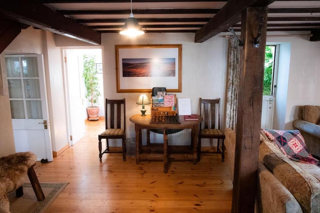 Yr Hen Efail - Old Smithy Villa Tregaron Buitenkant foto